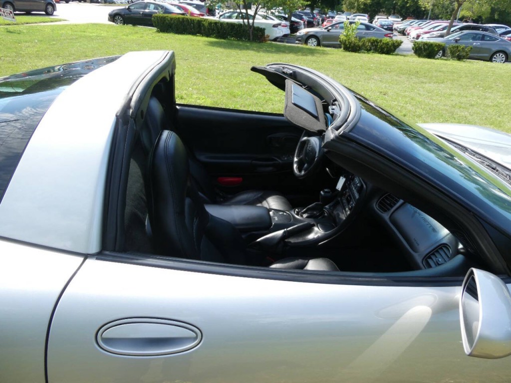 2004 Chevrolet Corvette Image 8