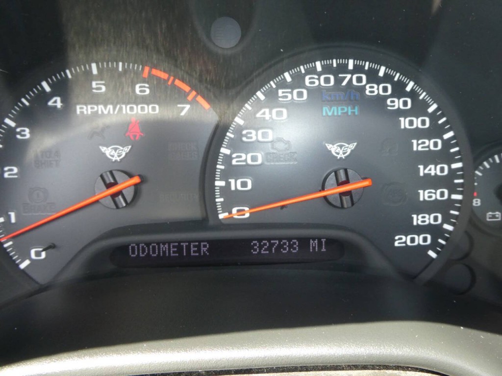 2004 Chevrolet Corvette Image 12