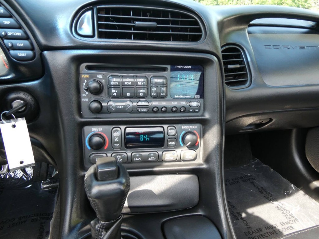 2004 Chevrolet Corvette Image 14