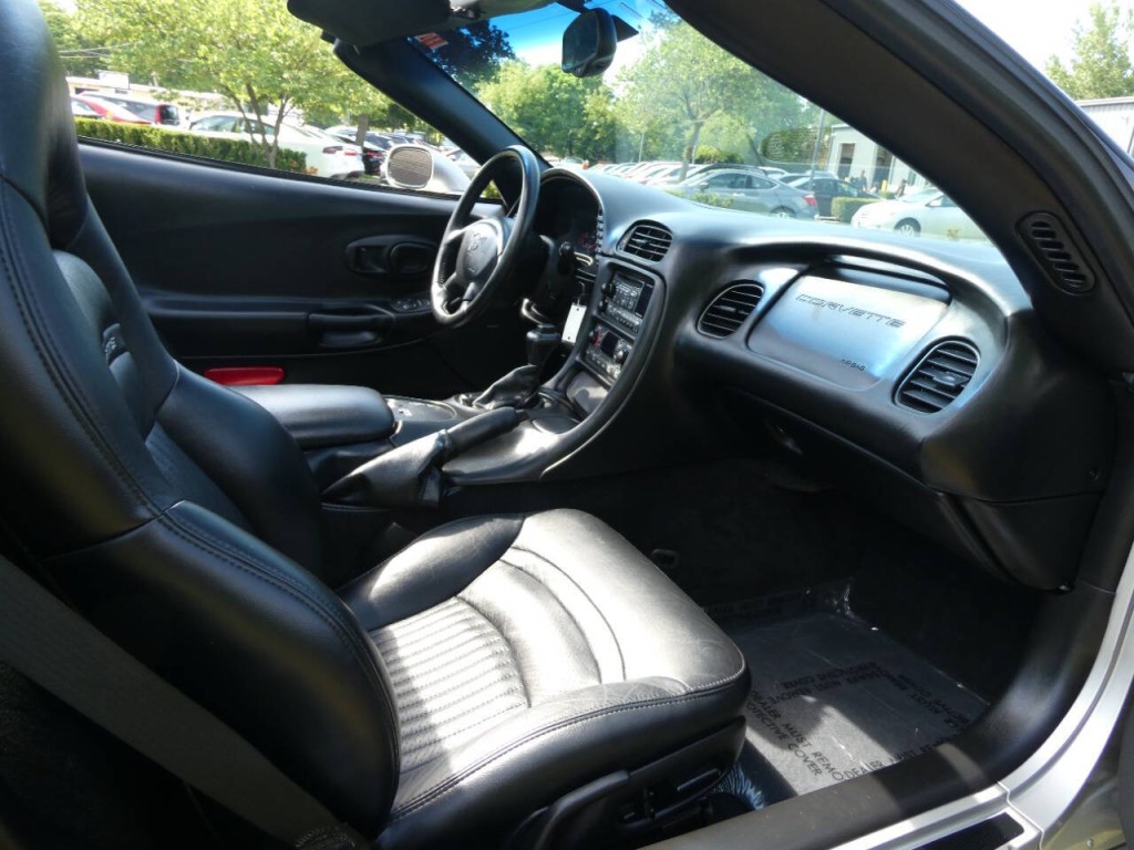 2004 Chevrolet Corvette Image 18