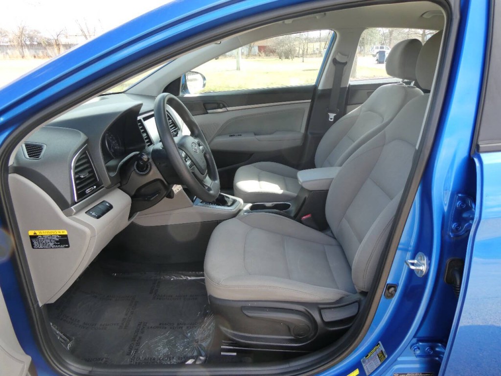 2017 Hyundai Elantra Image 9