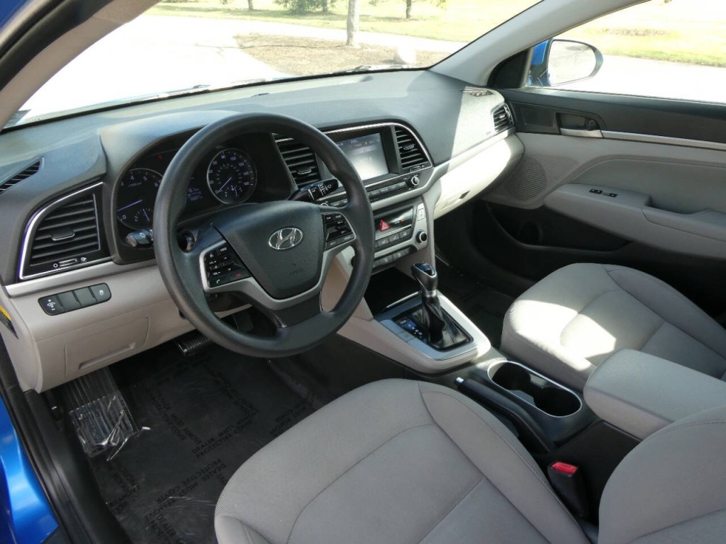 2017 Hyundai Elantra Image 10