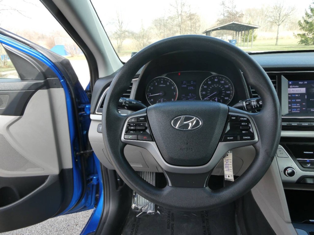 2017 Hyundai Elantra Image 11