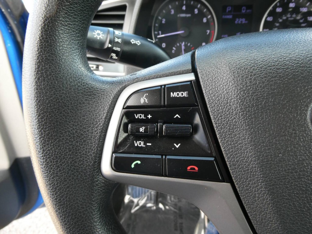 2017 Hyundai Elantra Image 12