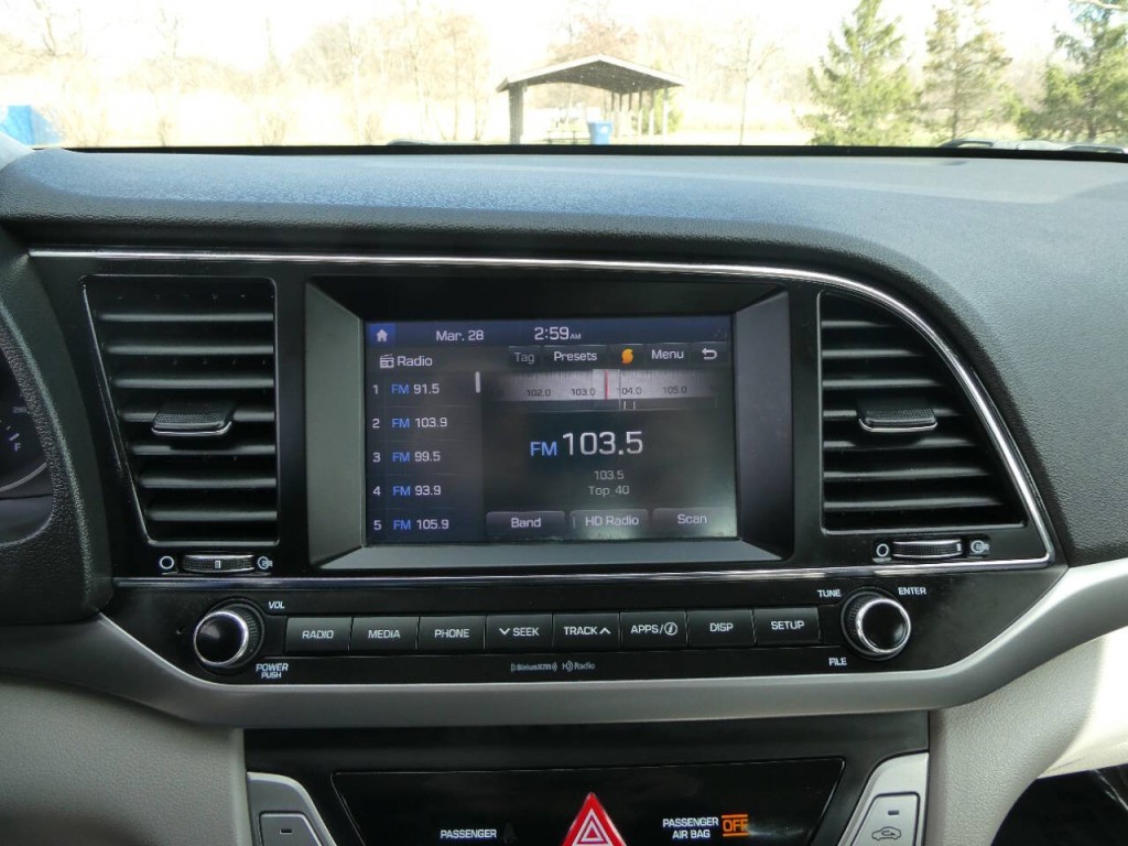 2017 Hyundai Elantra Image 16