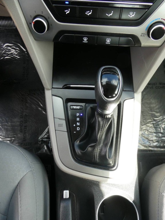 2017 Hyundai Elantra Image 19