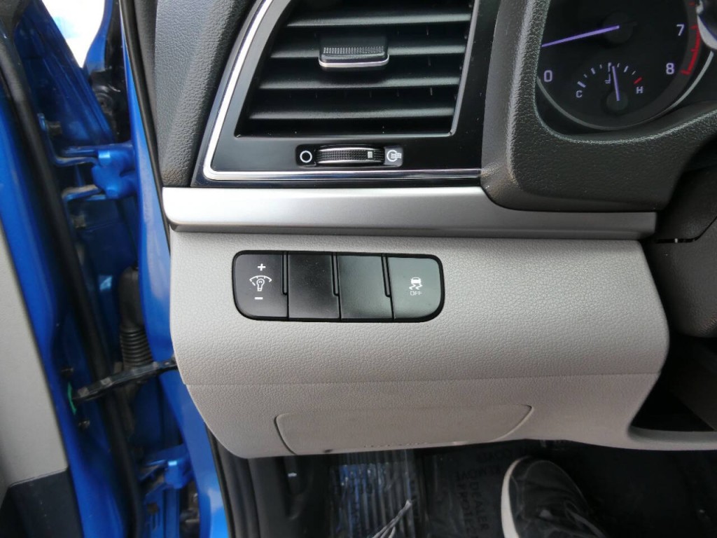 2017 Hyundai Elantra Image 20