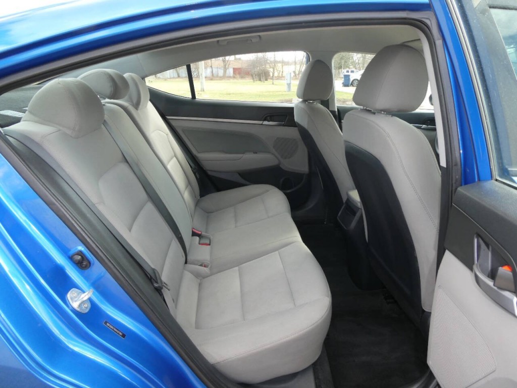 2017 Hyundai Elantra Image 25