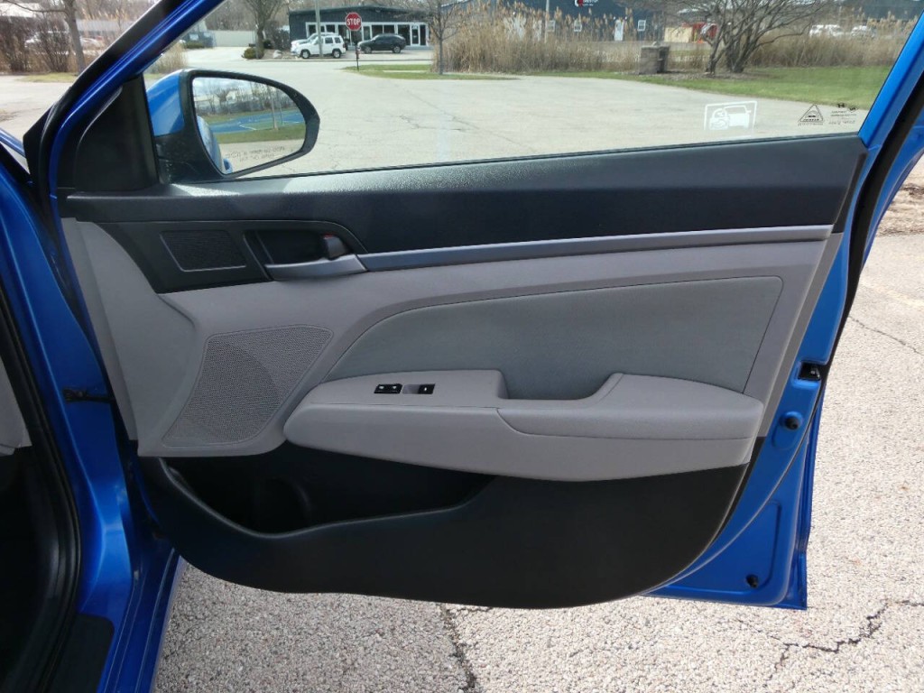 2017 Hyundai Elantra Image 28