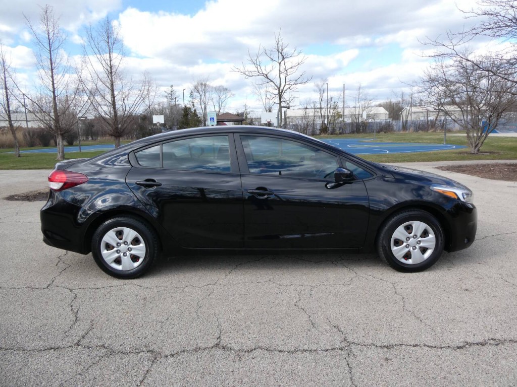 2017 Kia Forte Image 4