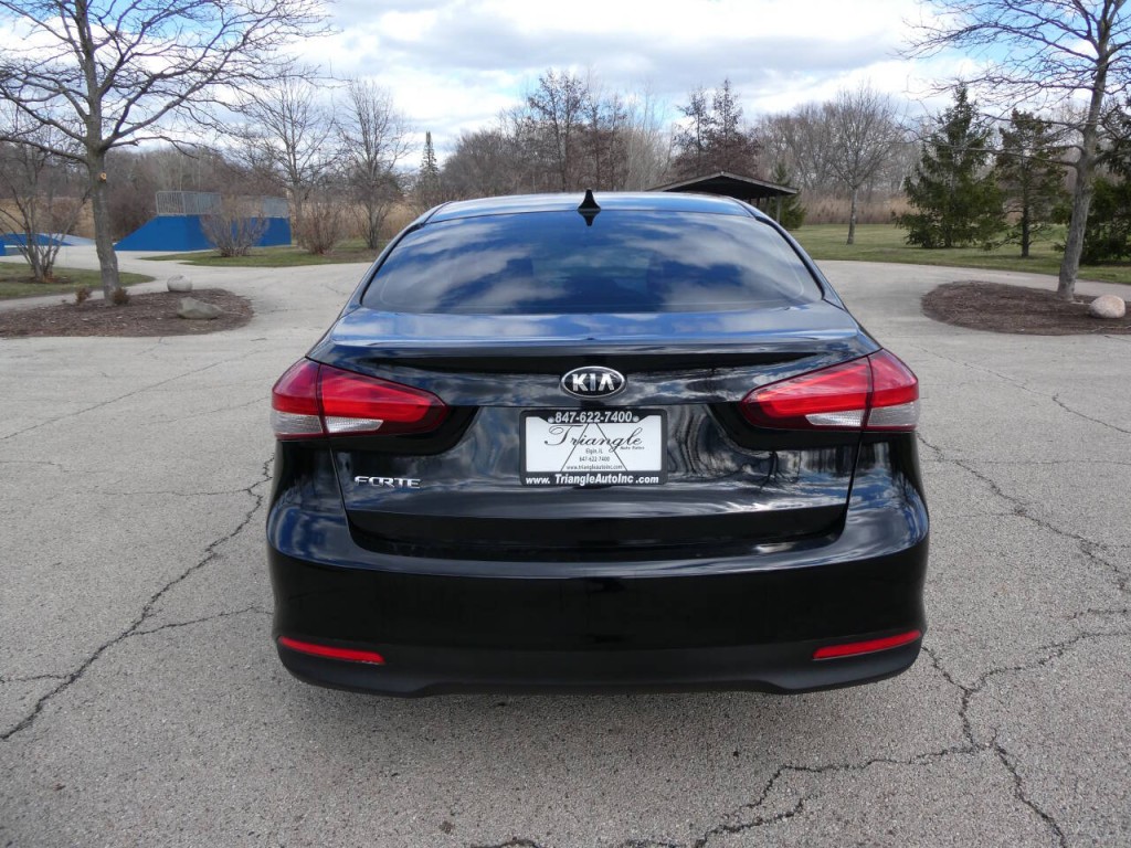 2017 Kia Forte Image 6