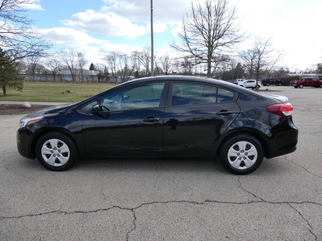 2017 Kia Forte Image 8