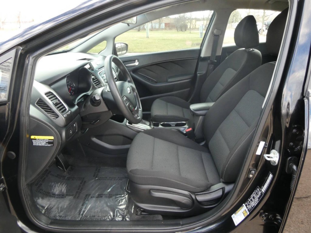 2017 Kia Forte Image 9