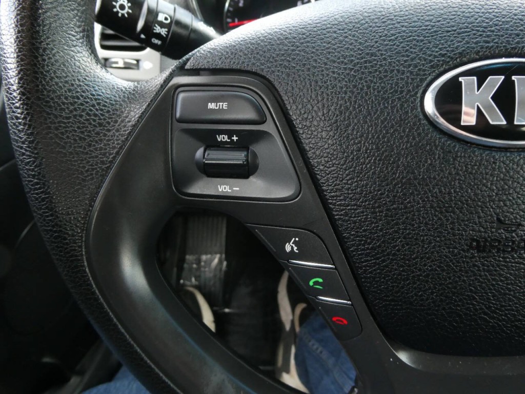 2017 Kia Forte Image 12