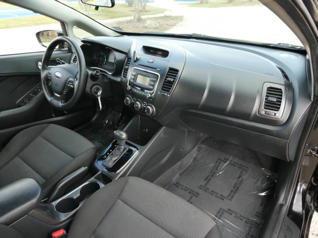 2017 Kia Forte Image 28
