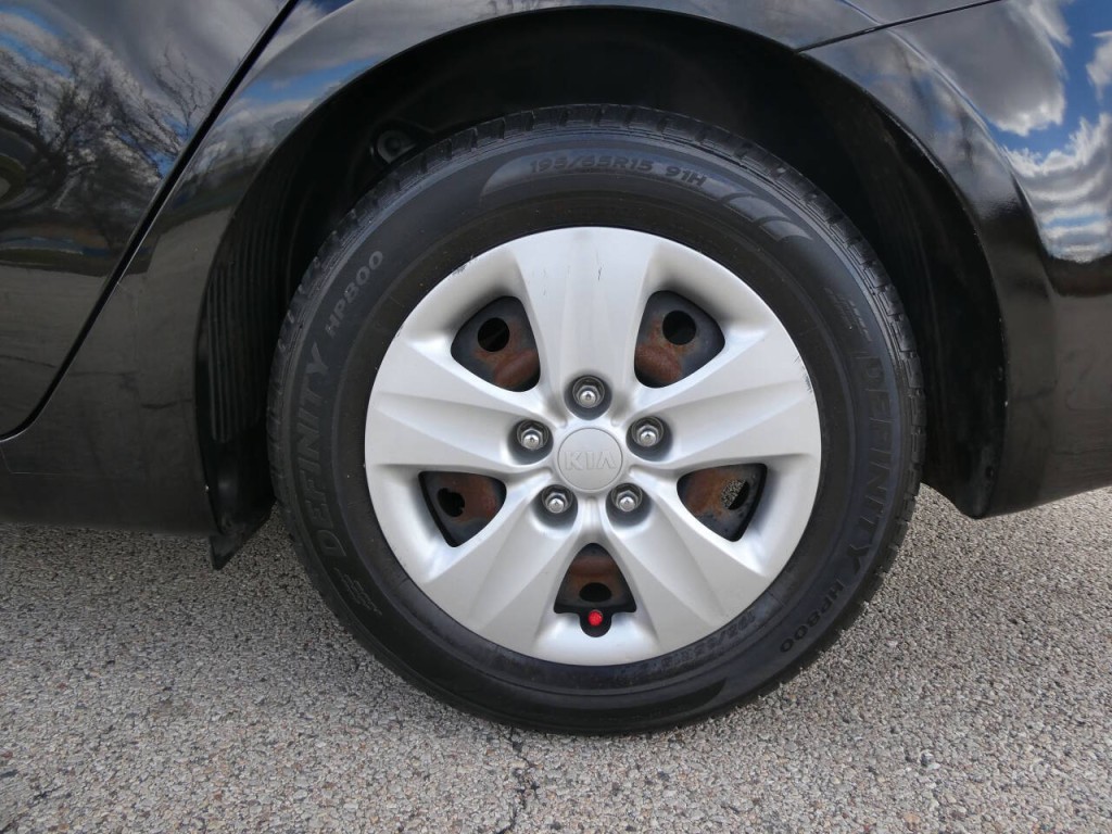 2017 Kia Forte Image 32