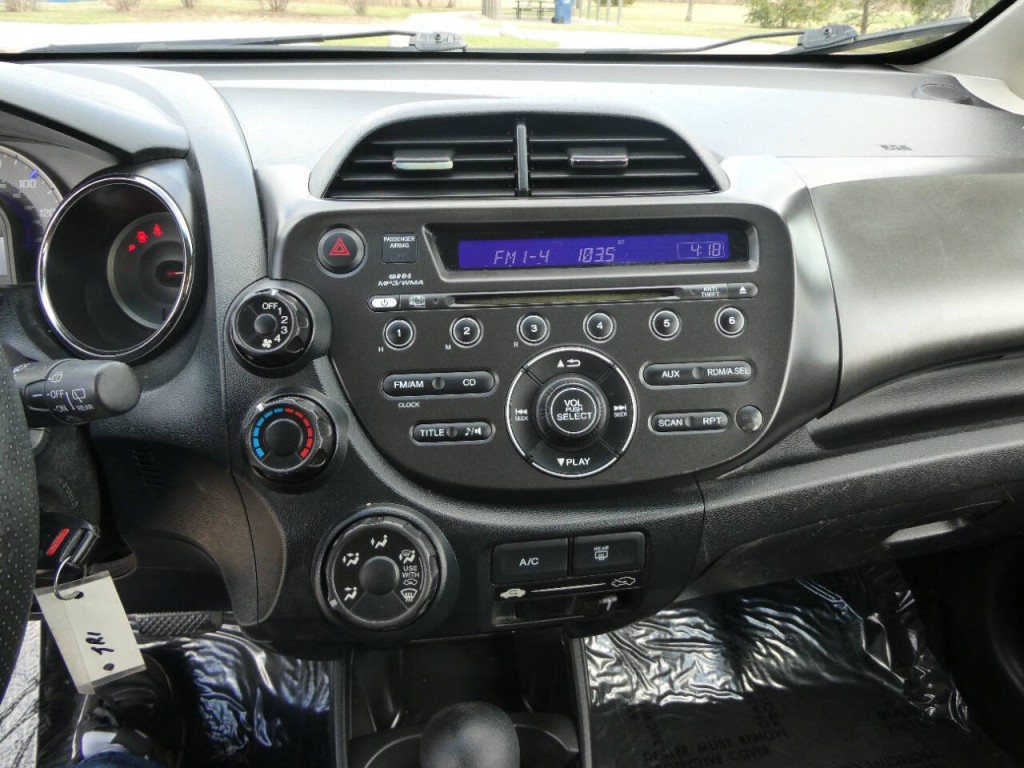 2013 Honda Fit Image 16