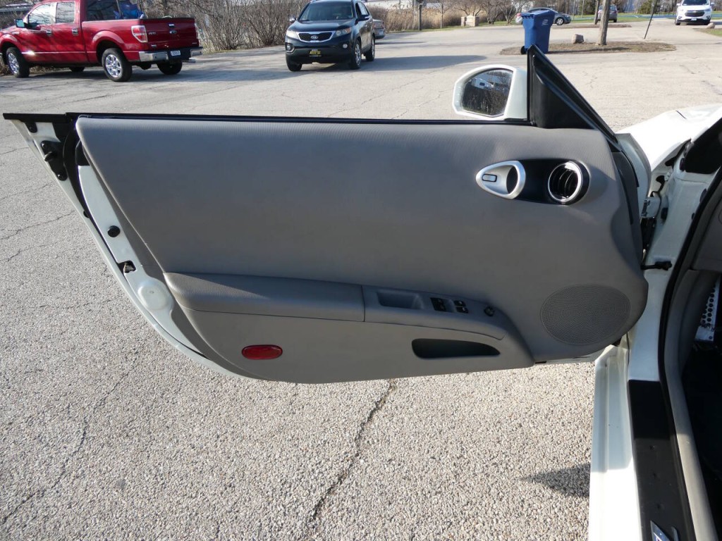 2005 Nissan 350Z Image 18