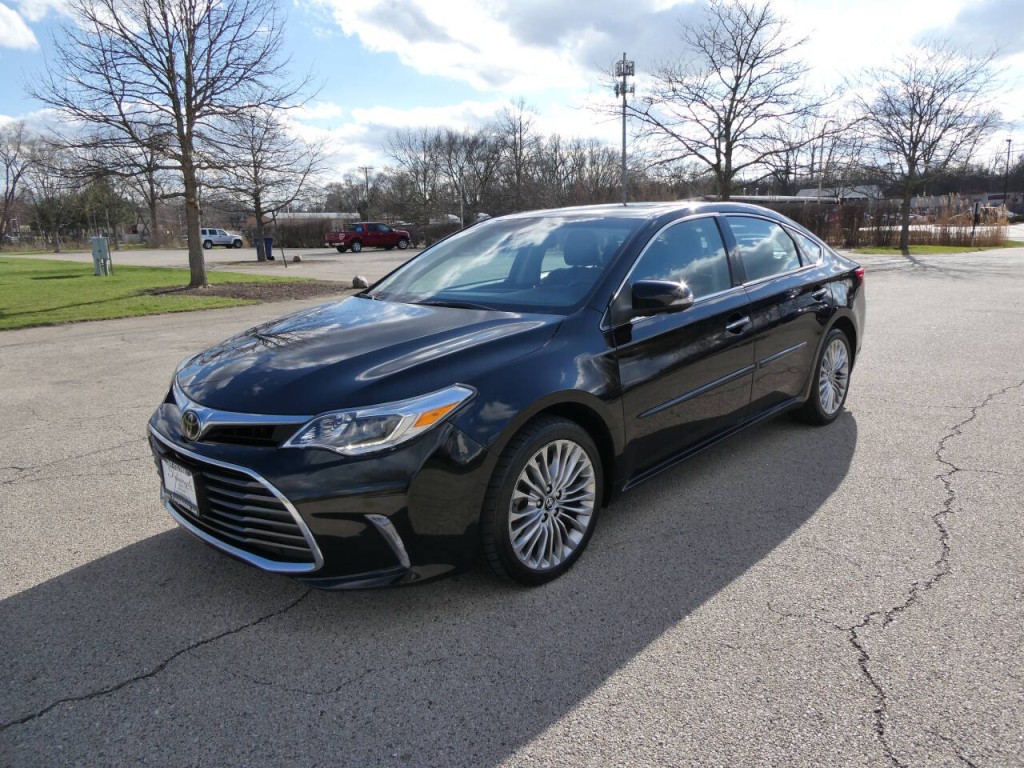 2017 Toyota Avalon Image 1