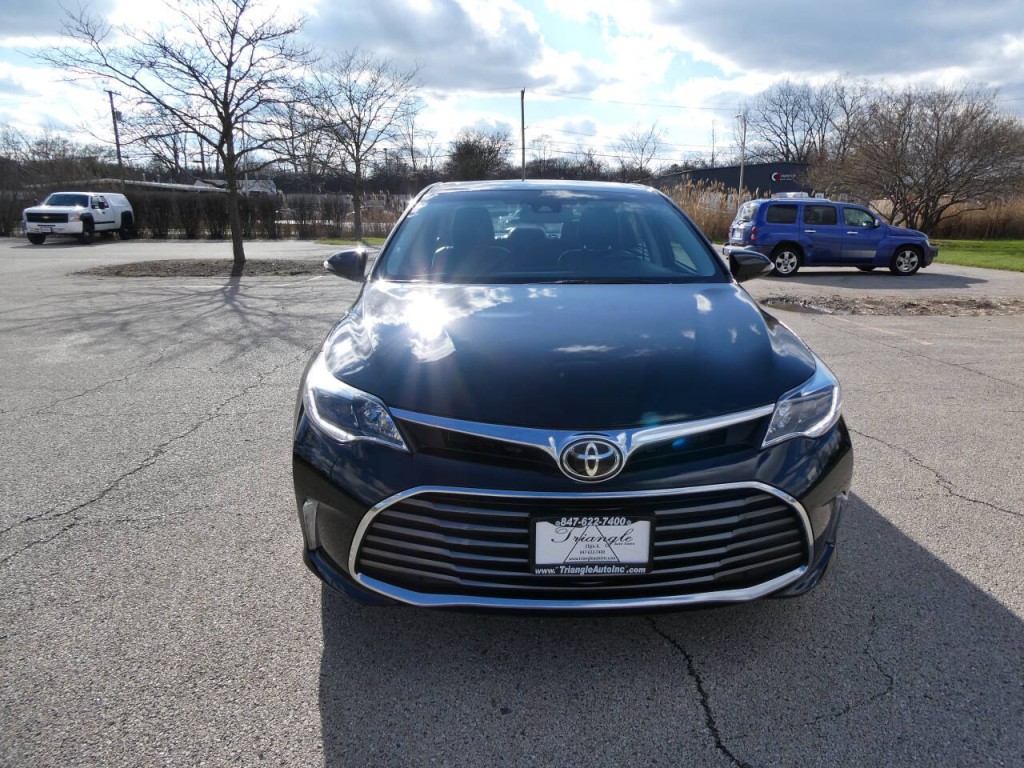 2017 Toyota Avalon Image 2