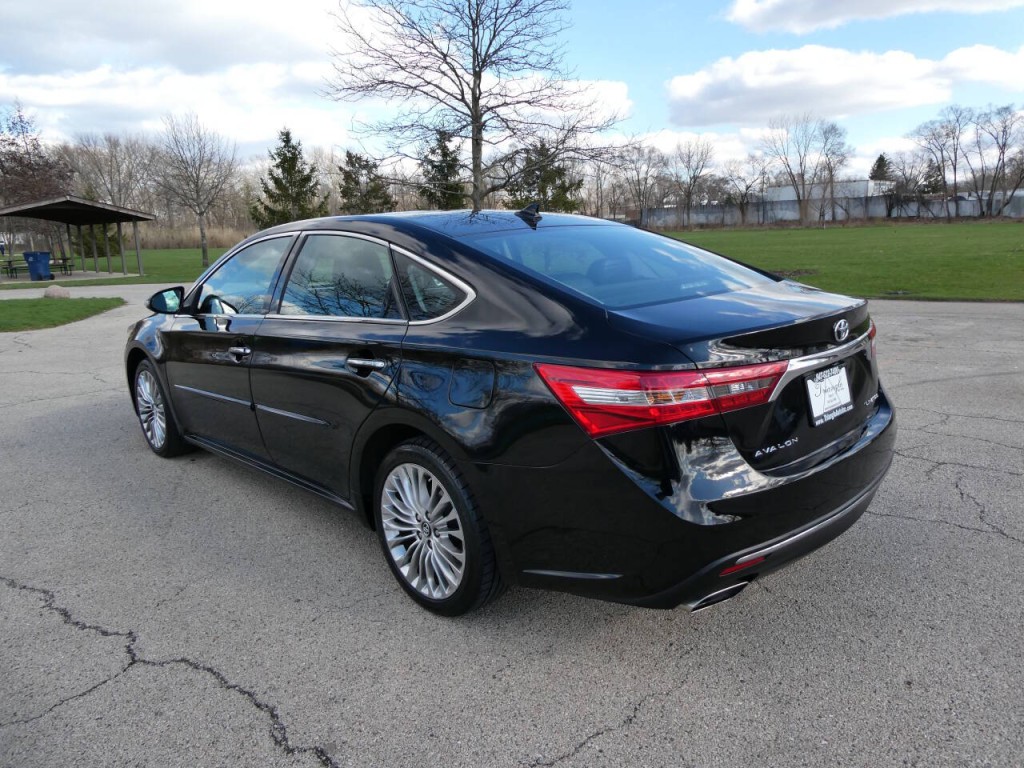2017 Toyota Avalon Image 7