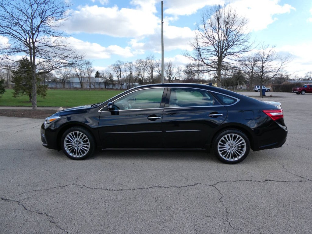 2017 Toyota Avalon Image 8