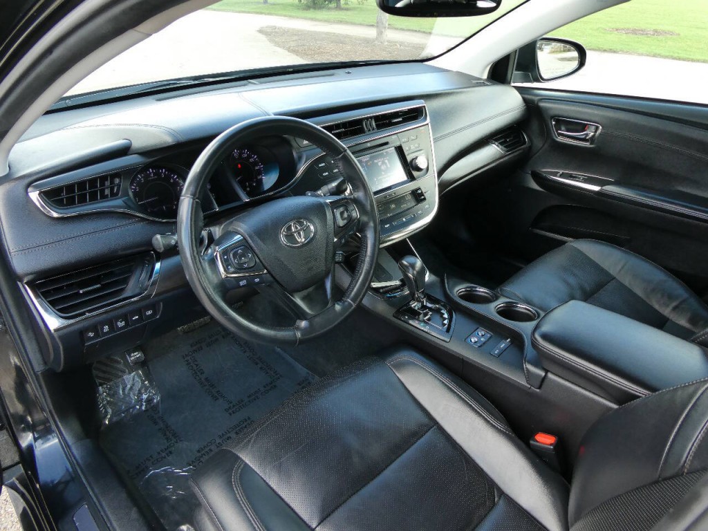 2017 Toyota Avalon Image 10
