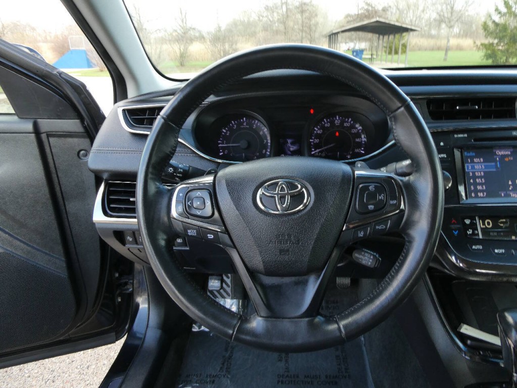2017 Toyota Avalon Image 11