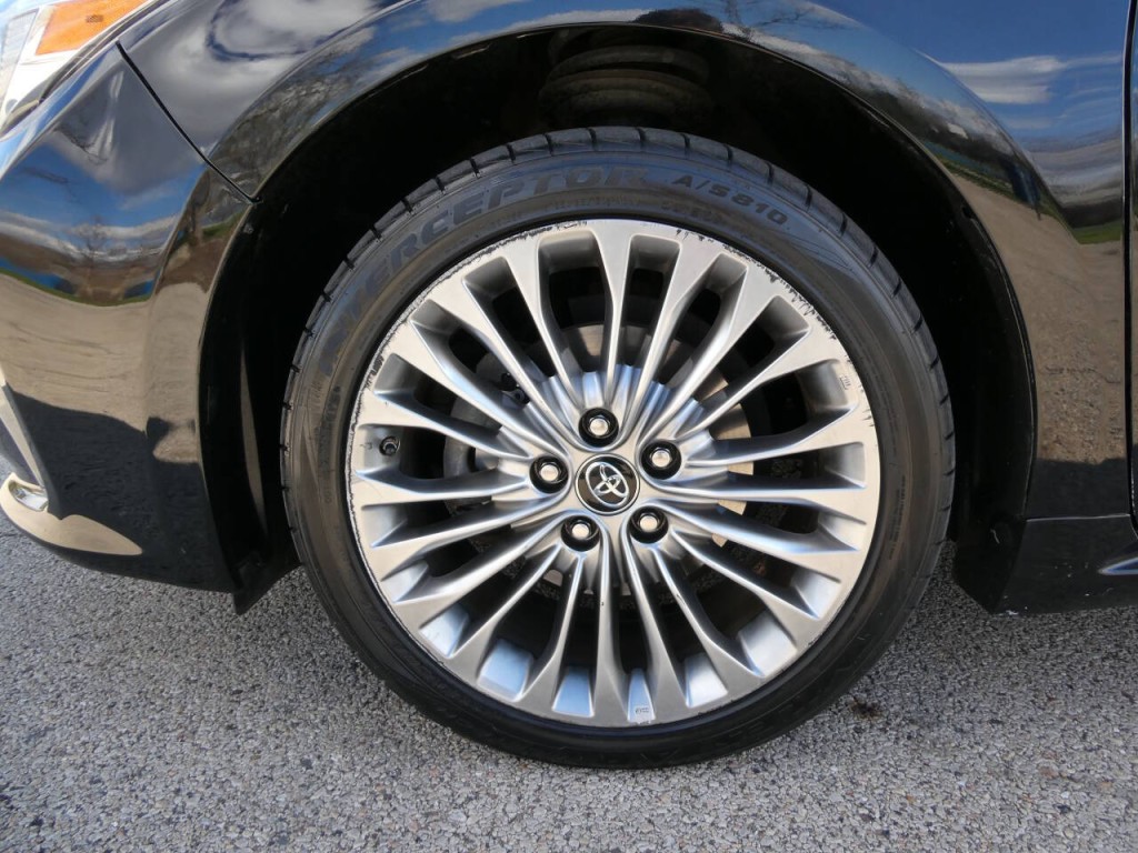 2017 Toyota Avalon Image 36