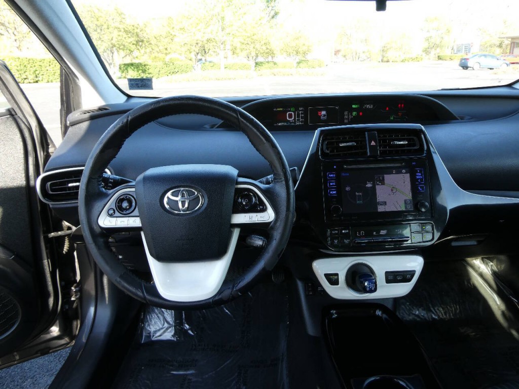 2017 Toyota Prius Image 11