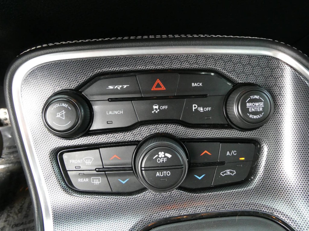 2015 Dodge Challenger Image 20