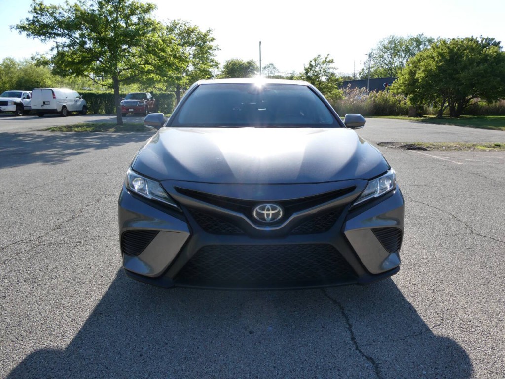 2018 Toyota Camry Image 2