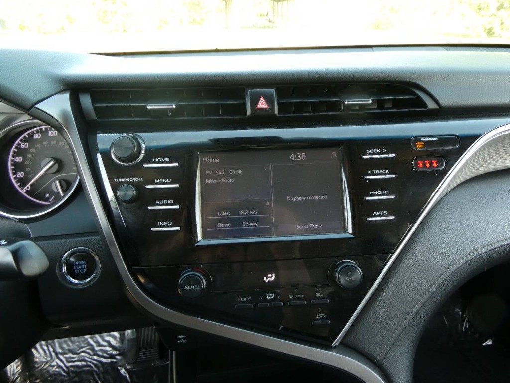 2018 Toyota Camry Image 16