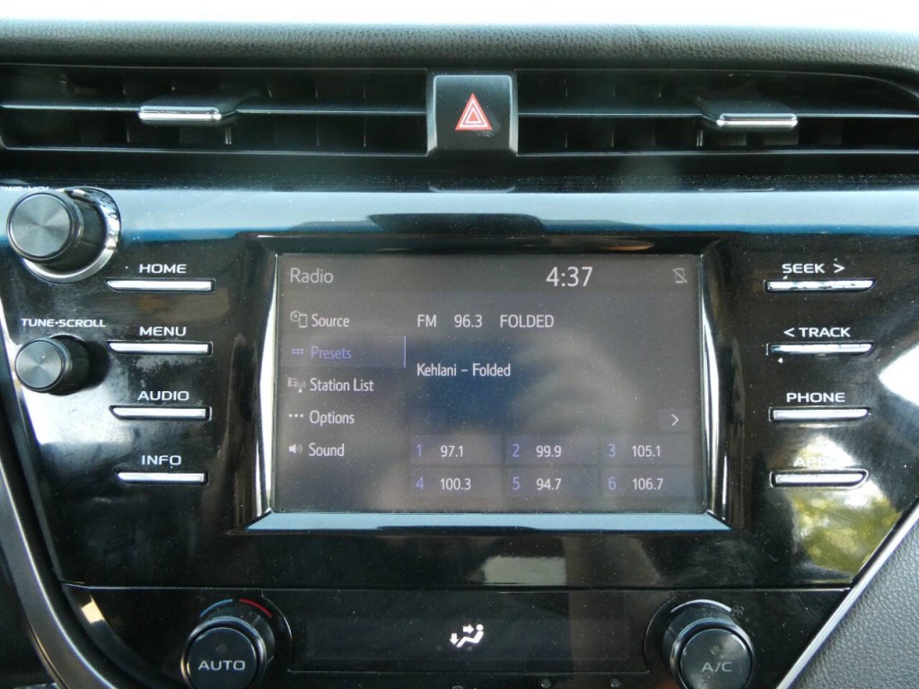 2018 Toyota Camry Image 17