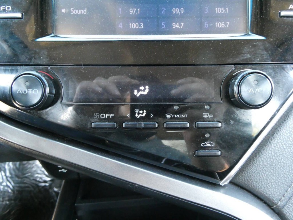 2018 Toyota Camry Image 20