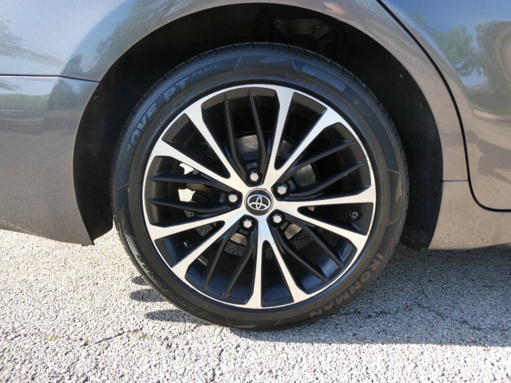 2018 Toyota Camry Image 28