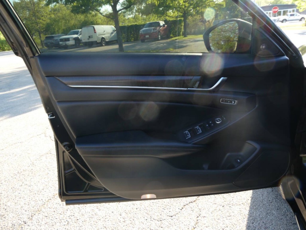 2018 Honda Accord Image 25
