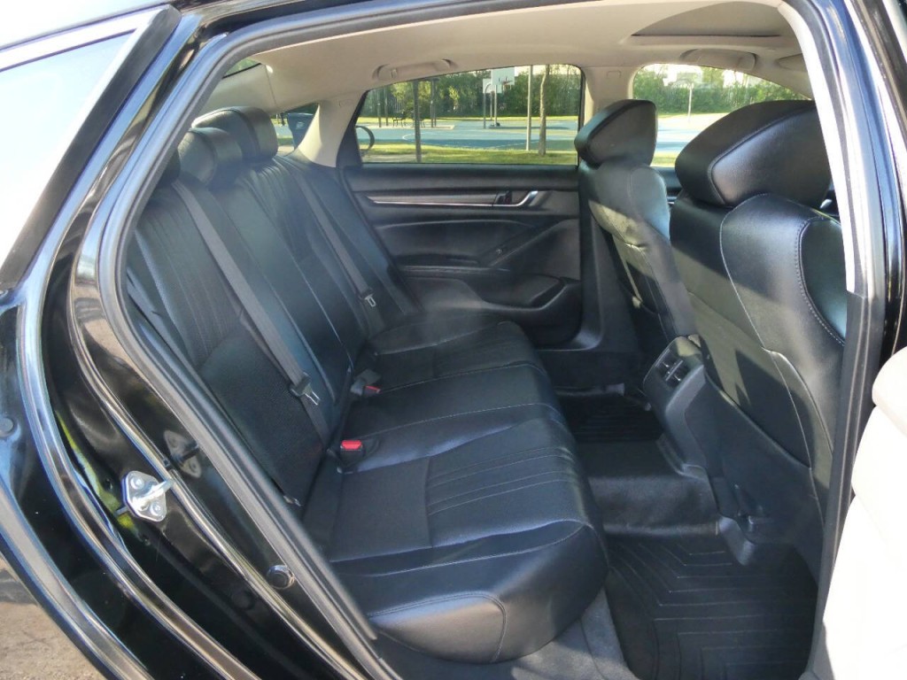 2018 Honda Accord Image 30