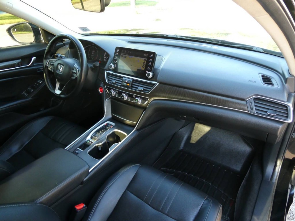 2018 Honda Accord Image 32