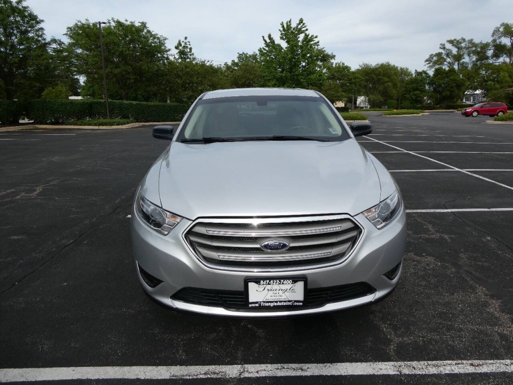 2017 Ford Taurus Image 2