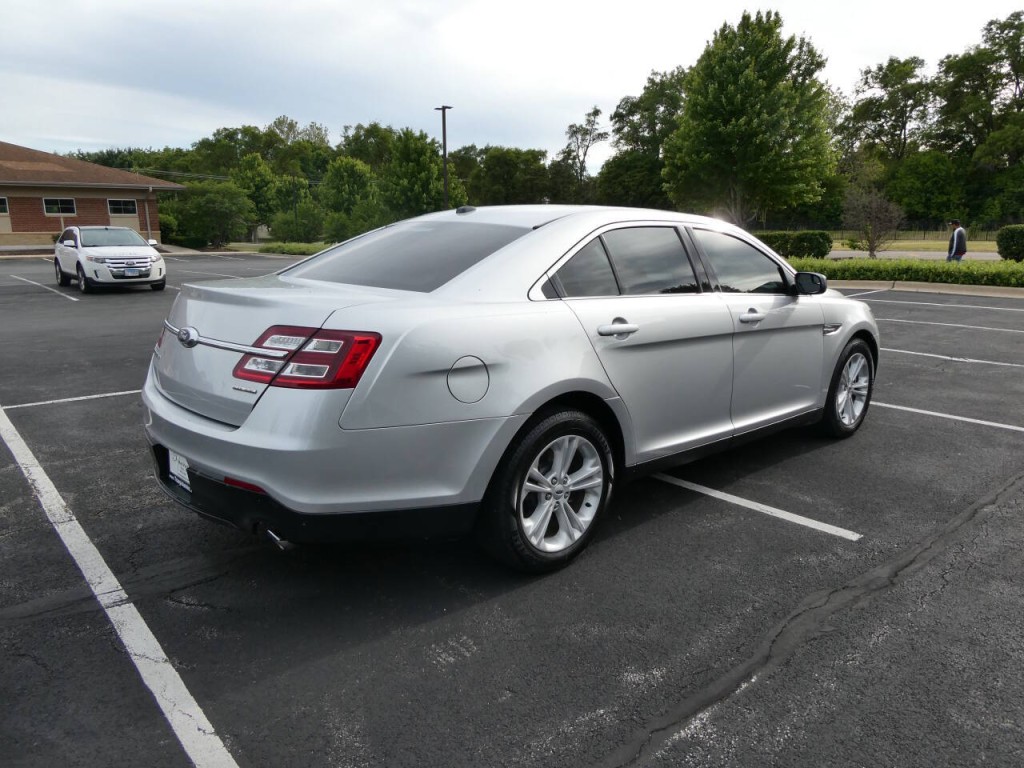 2017 Ford Taurus Image 5