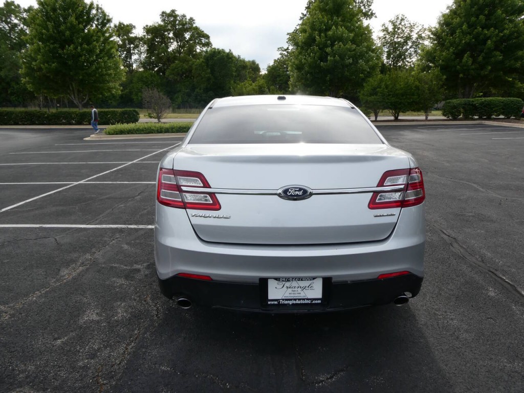 2017 Ford Taurus Image 6