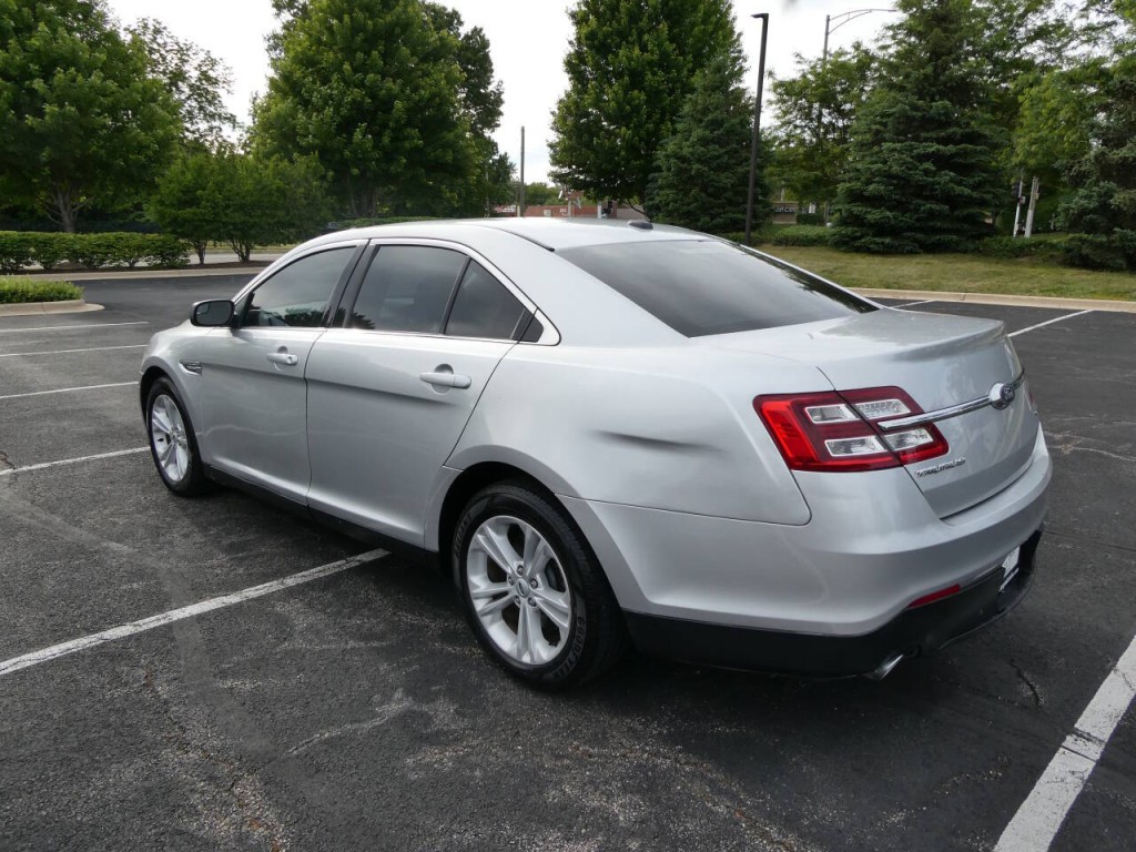 2017 Ford Taurus Image 7