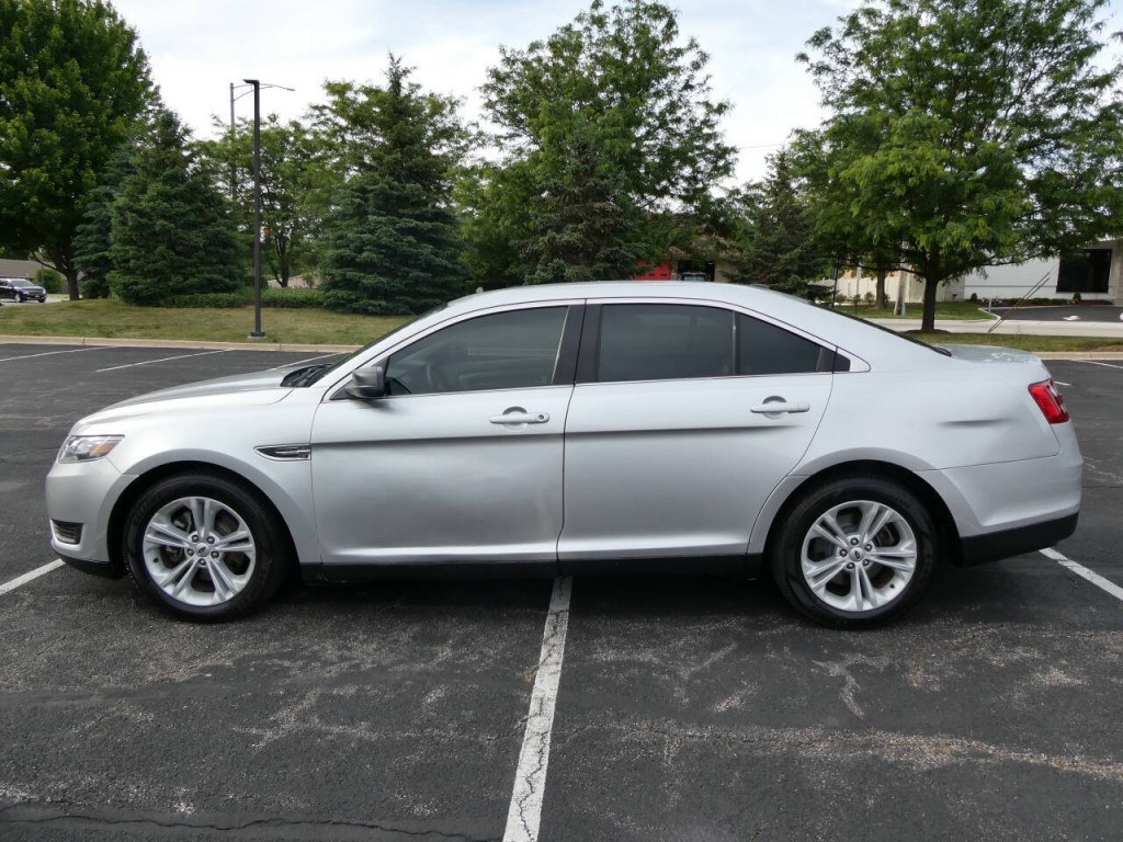 2017 Ford Taurus Image 8