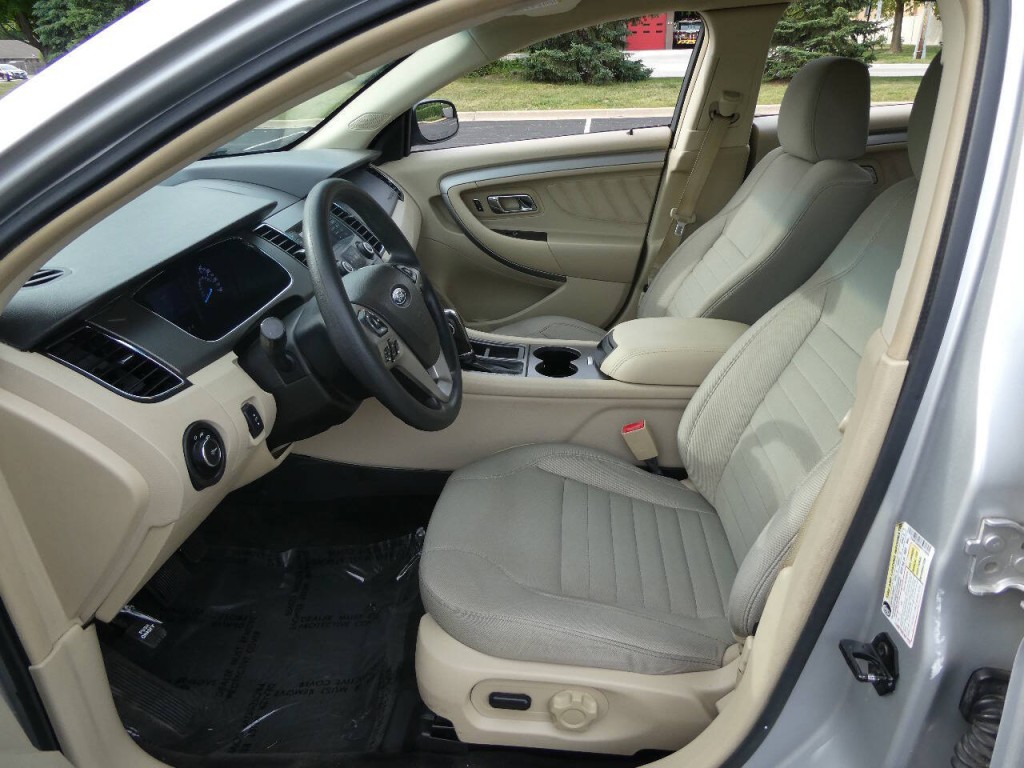 2017 Ford Taurus Image 9