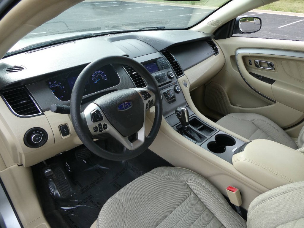 2017 Ford Taurus Image 10