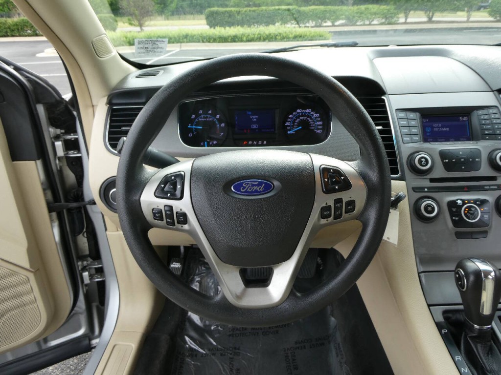 2017 Ford Taurus Image 11