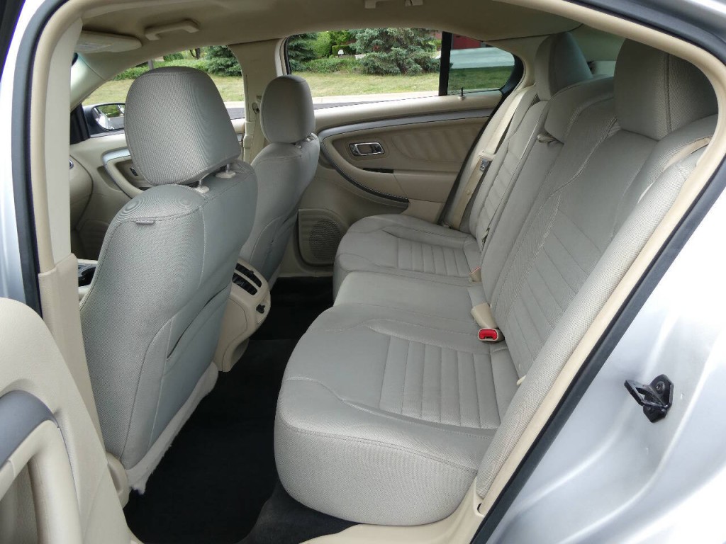 2017 Ford Taurus Image 23