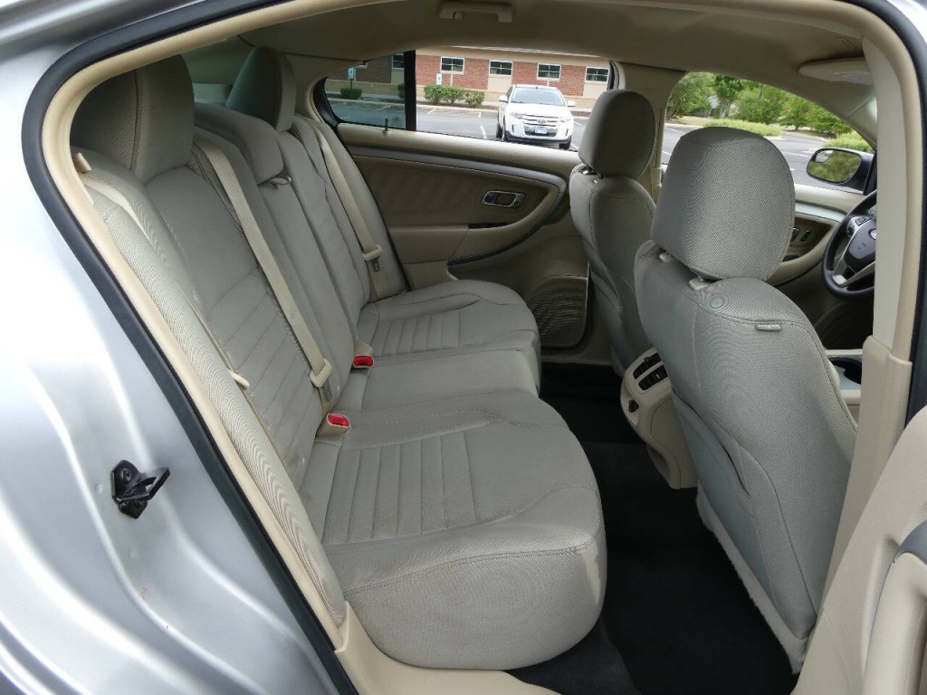 2017 Ford Taurus Image 24