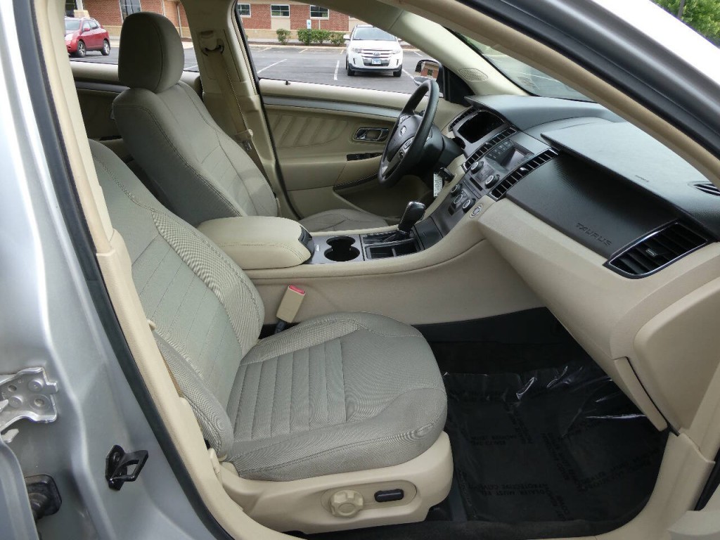 2017 Ford Taurus Image 25